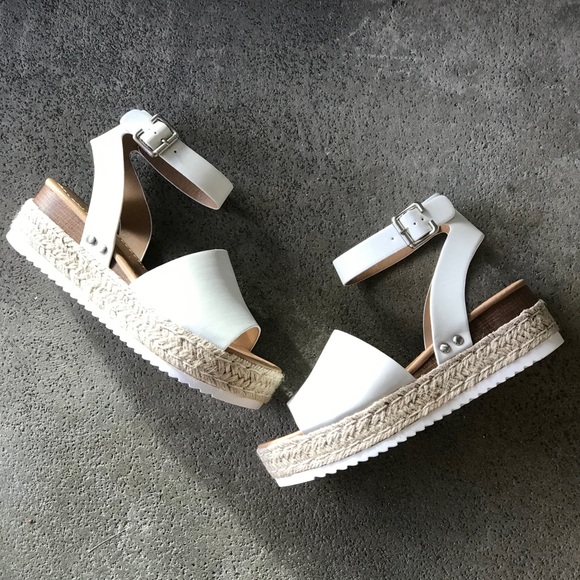Best Seller! Best Closet! Soda White Espadrille Flatform Sandals Nu Shuz - Picture 4 of 9